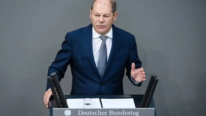 Όλαφ Σολτς: Αν αξιοποιηθεί ο ΕΜΣ πρέπει να εκταμιεύει βοήθεια γρήγορα