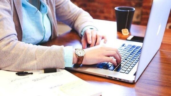 Κορονοϊός: Παρατείνεται η υποχρεωτική τηλεργασία – Ποιά τα πρόστιμα