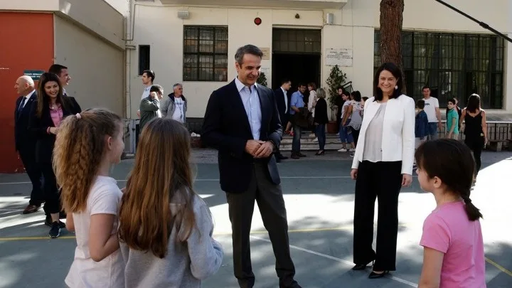 Μητσοτάκης σε μαθητές: Ήταν δύσκολη η εξίσωση του κορονοϊού, αλλά όλοι μαζί τη λύσαμε