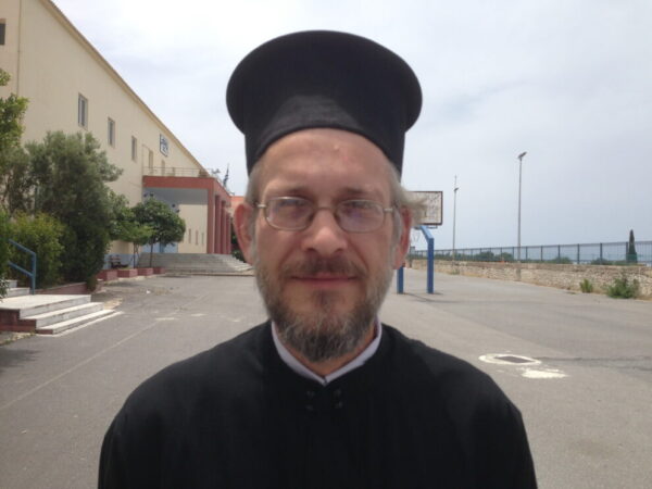 Πανελλήνιες 2020: Ο 40χρονος ιερέας που αποφάσισε να δώσει Πανελλαδικές