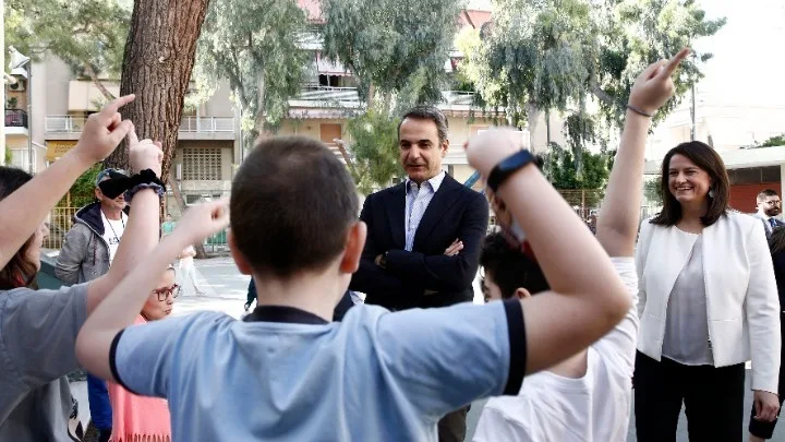 Στο 2ο Δημοτικό Σχολείο Καλλιθέας ο πρωθυπουργός Κυριάκος Μητσοτάκης
