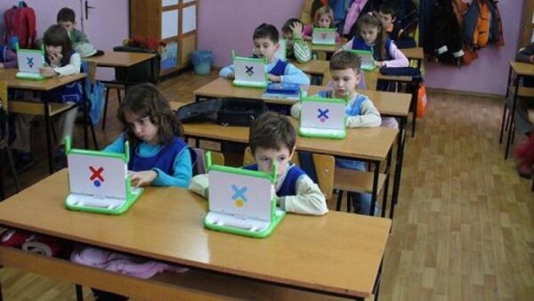 Τη δωρεά 400 τάμπλετ εξασφάλισε ο δήμος Χαϊδαρίου για τους μαθητές