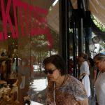 Θερινές εκπτώσεις: Ανοικτά σήμερα τα καταστήματα