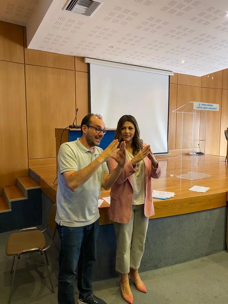 Η προσφορά της Ομάδας Εκπαιδευτικών και Πιστοποιημένων Διερμηνέων Ελληνικής Νοηματικής Γλώσσας  της Εκπαιδευτικής Τηλεόρασης