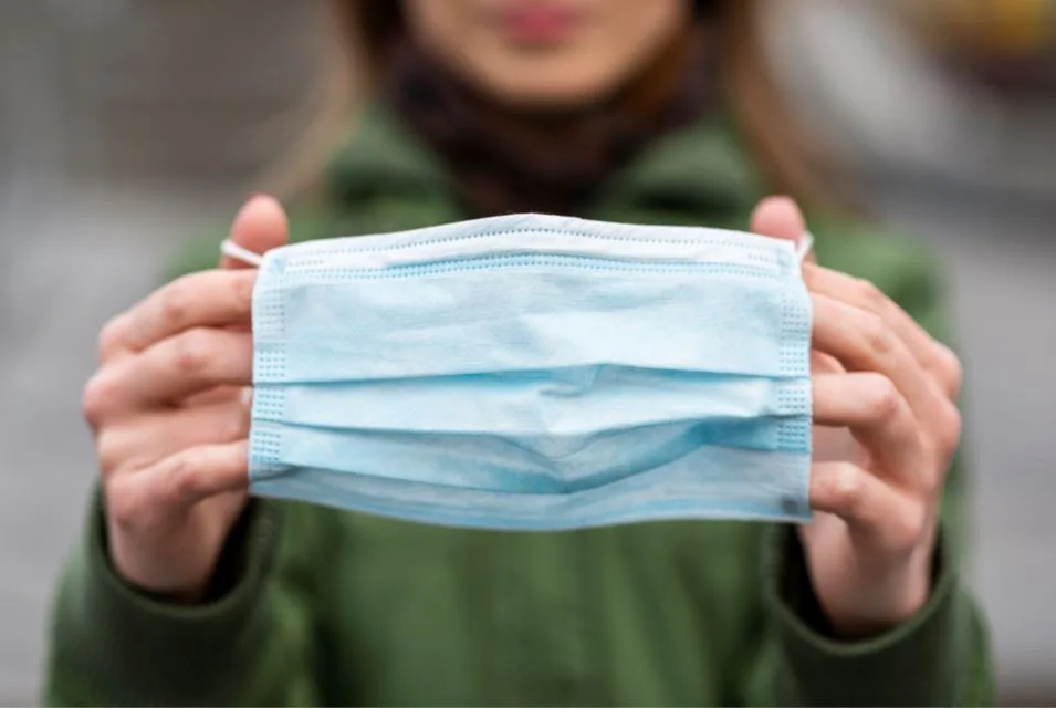 Πότε θα  πετάξουμε τις μάσκες – Τα πιθανά συμπτώματα μετά τον εμβολιασμό