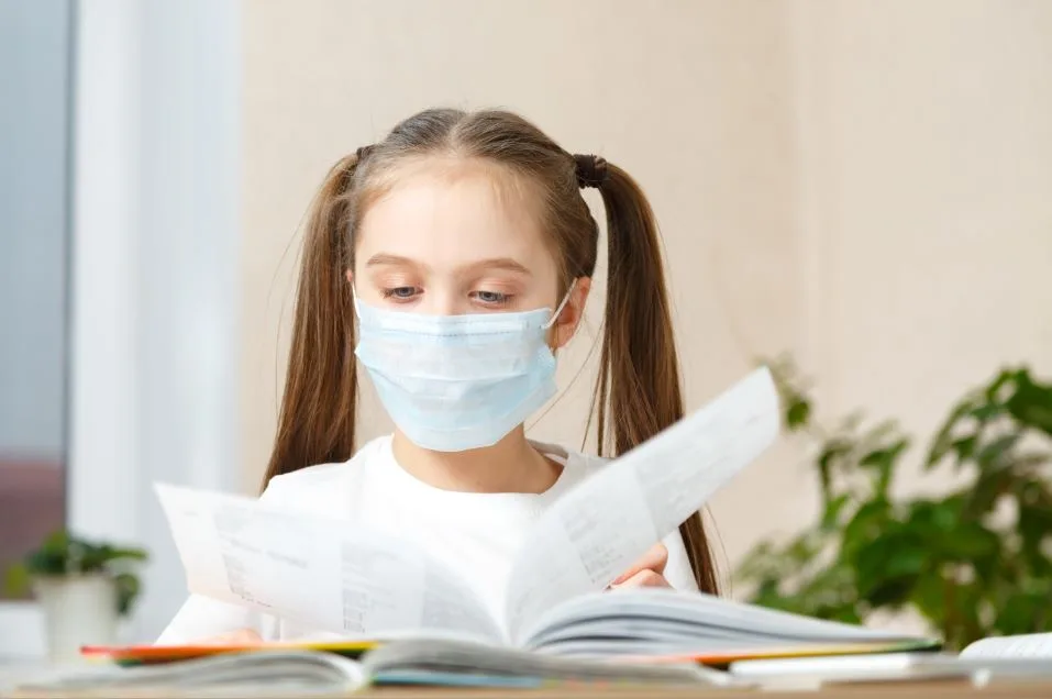 Μάσκες στα σχολεία: Ξεκίνησε η παραγωγή μασκών για τους μαθητές