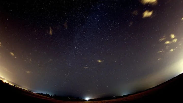 Περσείδες: Η πιο θεαματική θερινή βροχή από «πεφταστέρια»