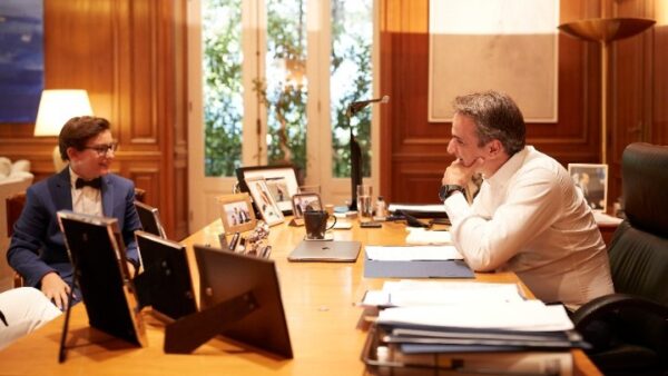 Ποιός είναι ο 13χρονος ποιητής με τον οποίο συναντήθηκε ο πρωθυπουργός