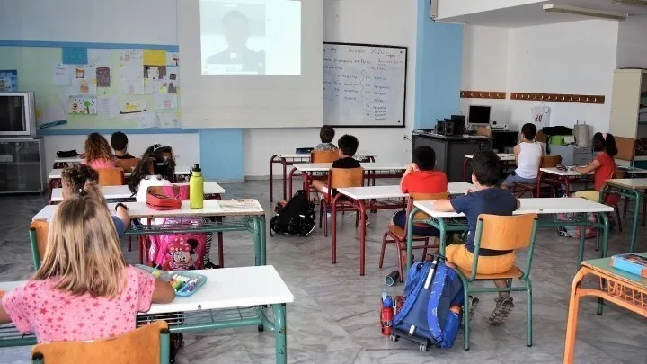 Κλείσιμο σχολείων: «Η σχολική χρονιά κινδυνεύει από την αδιαφορία και την αμέλεια του Υπουργείου Παιδείας»