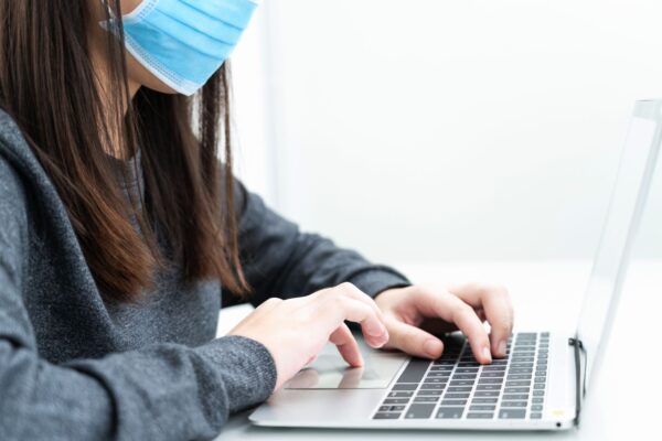 Τηλεργασία: Δείτε μέχρι πότε παρατείνεται