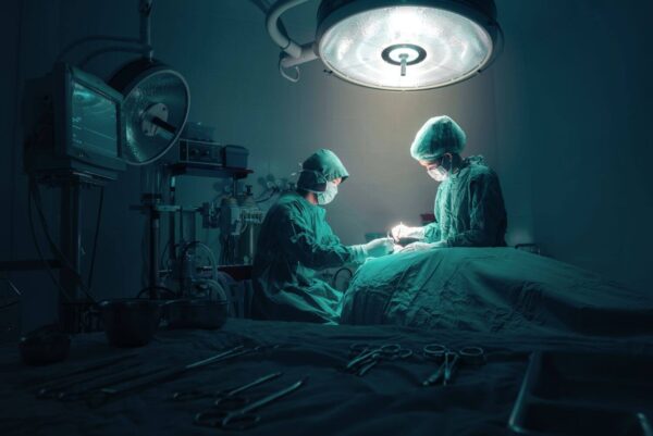 Κορονοϊός: Ασφυκτιούν τα νοσοκομεία – Πόσο αύξηση σημειώθηκε στις νέες μολύνσεις