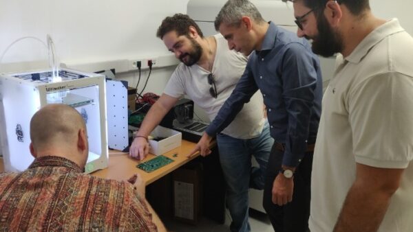 Υπολογιστής τσέπης γίνεται εργαλείο κατά του κορονοϊού