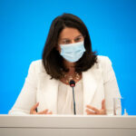 Κεραμέως: Τι είπε για το αλαλούμ με τις υπερμεγέθεις μάσκες και τους γονείς – αρνητές