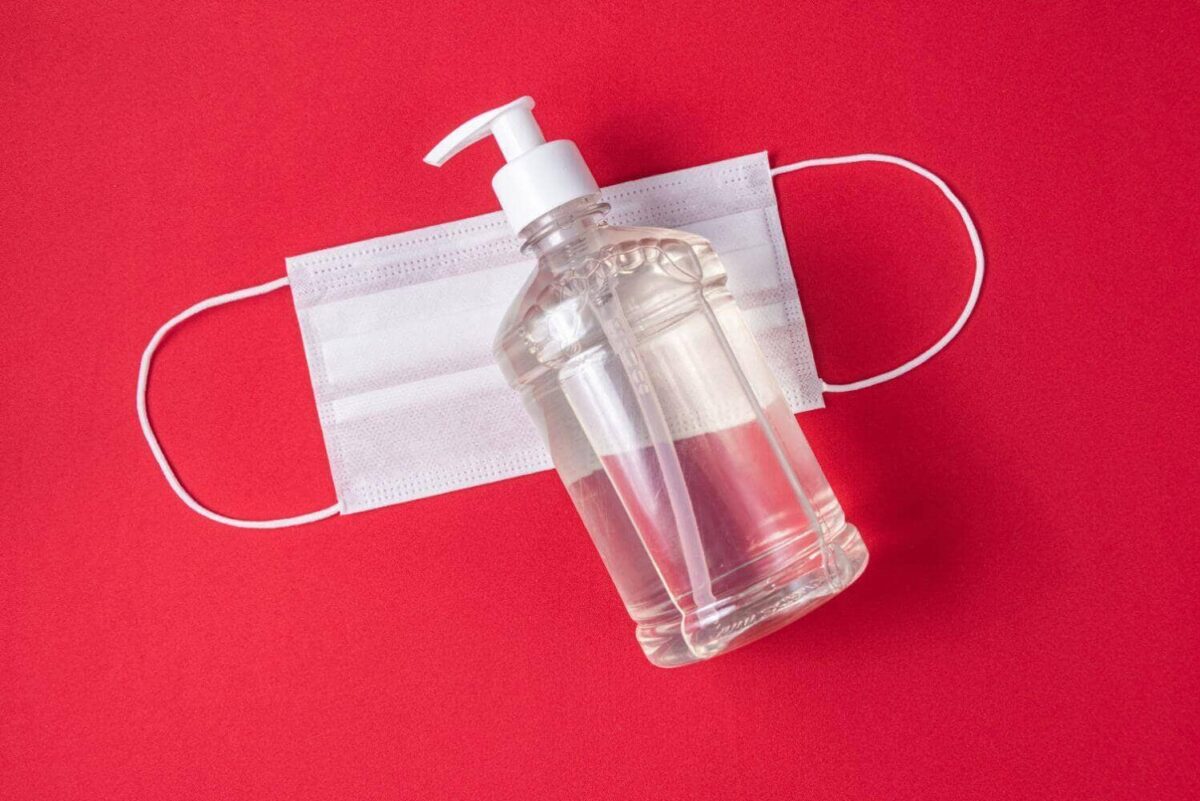 Παγώνη: Και οι εμβολιασμένοι πρέπει να φοράνε μάσκα