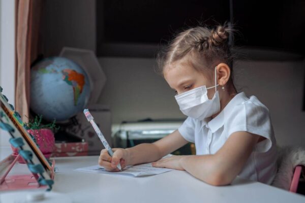 Σχολεία: Τι ορίζει η εγκύκλιος για τις μηνύσεις αρνητών σε βάρος εκπαιδευτικών