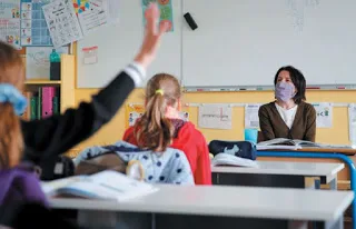 Άνοιγμα σχολείων – Σαρηγιάννης: Πάνω από 2.000 κρούσματα τον Μάρτιο αν ανοίξουν