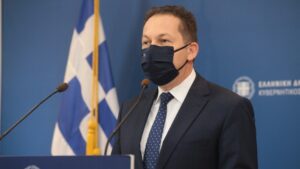 Πέτσας για άνοιγμα σχολείων: «Θα γίνουν τεστ σε όλους τους μαθητές»