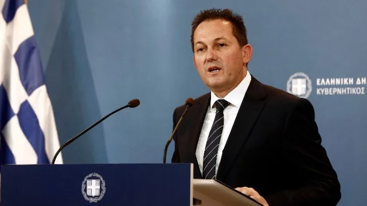 Πέτσας: Περισσότεροι έλεγχοι για τήρηση μέτρων στους χώρους εργασίας – Είναι εστίες μετάδοσης