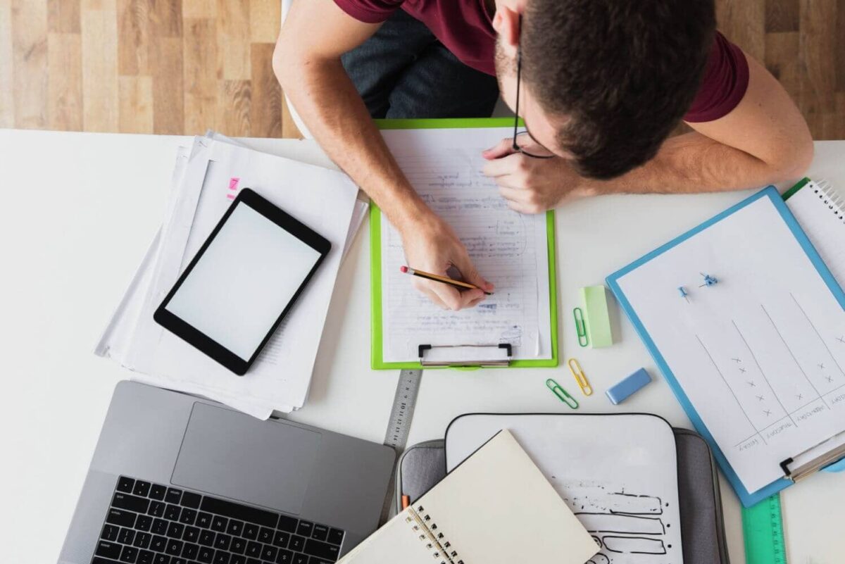 Εκπαιδευτικοί: «Και μετά τη Β΄ φάση αναπληρωτών τα σχολεία συνεχίζουν να ζουν στιγμές καθημερινής τρέλας»