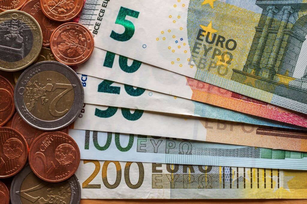 Επίδομα 400 ευρώ: Δικαιούχοι και αιτήσεις