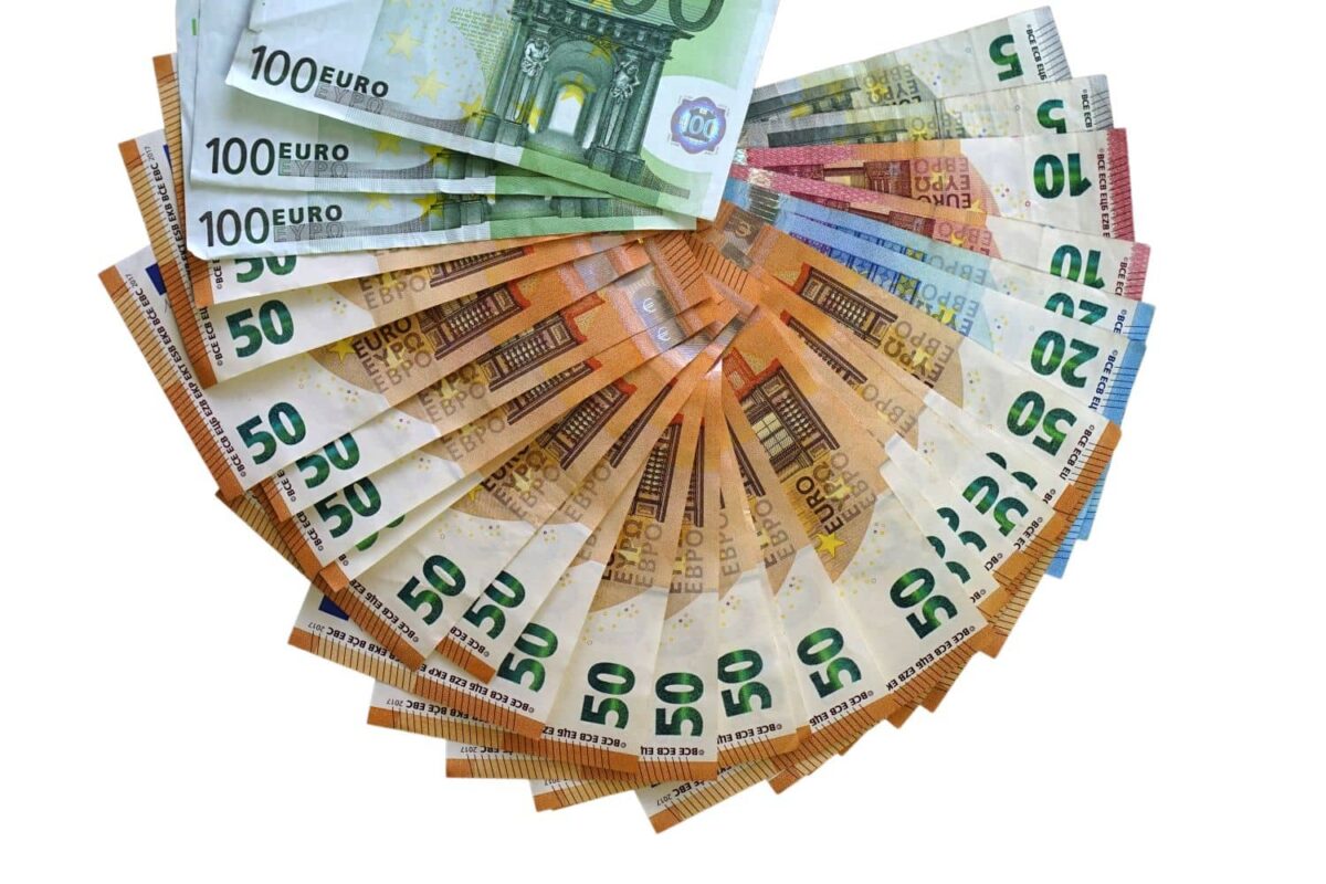 Κατώτατος μισθός: Δείτε ποιοί θα λάβουν τριπλή αύξηση