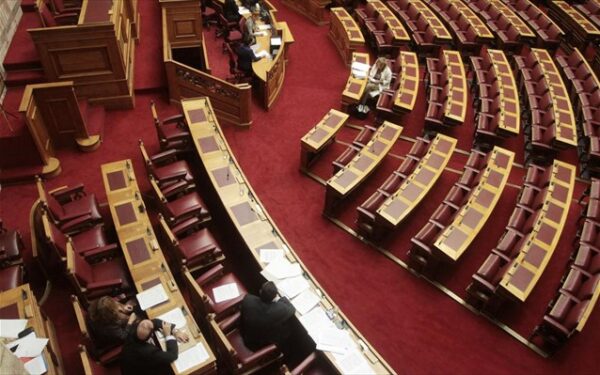 ΥΠΕΣ: Έξτρα προσλήψεις προσωπικού καθαριότητας στα σχολεία και ρυθμίσεις στα μισθώματα κυλικείων