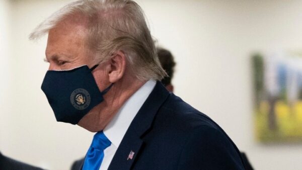 Κορονοϊός: Θύελλα αντιδράσεων με την κίνηση του Ντόναλντ Τραμπ