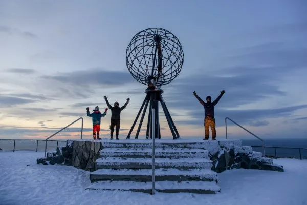 Οικογένεια από τη Θεσσαλονίκη ταξίδεψε με αυτοκίνητο 7.100 χιλιόμετρα σε δέκα χώρες και έφτασε στο Nordkapp