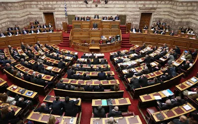 Συζήτηση στη Βουλή για απουσίες μαθητών στην τηλεκπαίδευση και μετακινήσεις φοιτητών