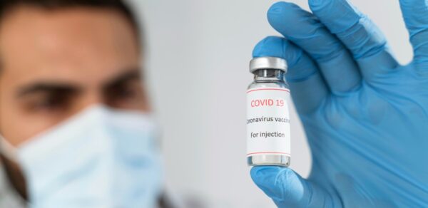 Οι εμβολιασμένοι μεταδίδουν την παραλλαγή Δέλτα του κορονοϊού;