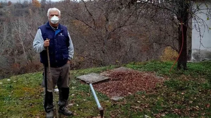 Δράμα: Καραντίνα με μάσκες κι αποστάσεις ασφαλείας σ’ ένα χωριό μόλις εννιά κατοίκων