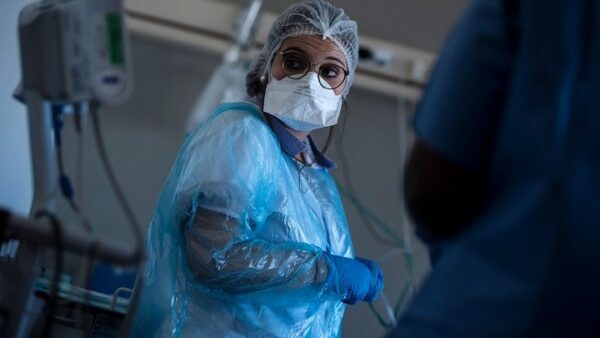 Ιδιώτες γιατροί στο ΕΣΥ και πρόσληψη επικουρικού προσωπικού σε δομές Υγείας