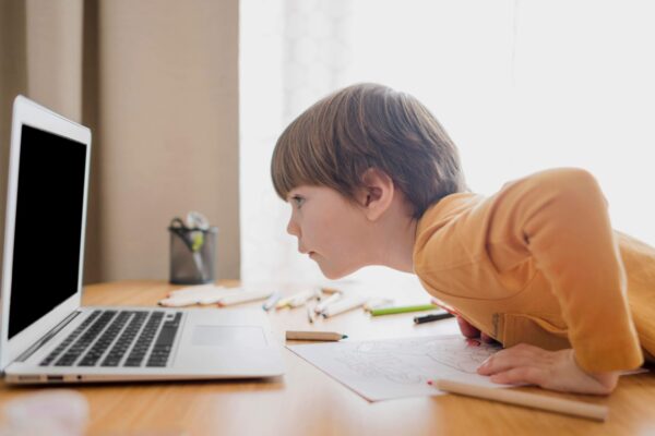 Εκπαιδευτικοί για τηλεκπαίδευση: Τα ψυχολογικά προβλήματα σε παιδιά και εφήβους θα αυξηθούν εκθετικά