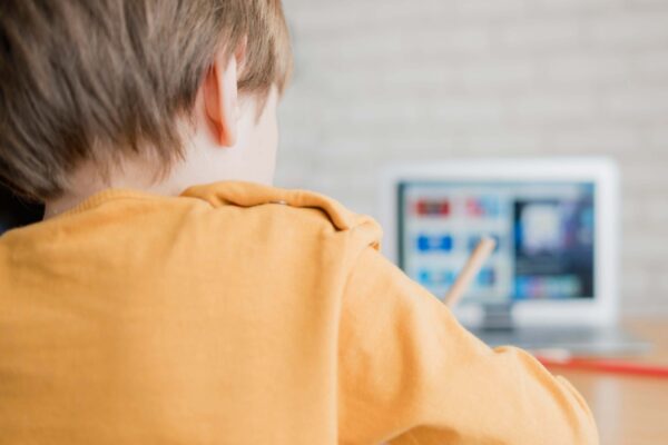 Voucher 200 ευρώ για laptop και tablet: ΝΕΕΣ αιτήσεις και ΝΕΟΙ δικαιούχοι