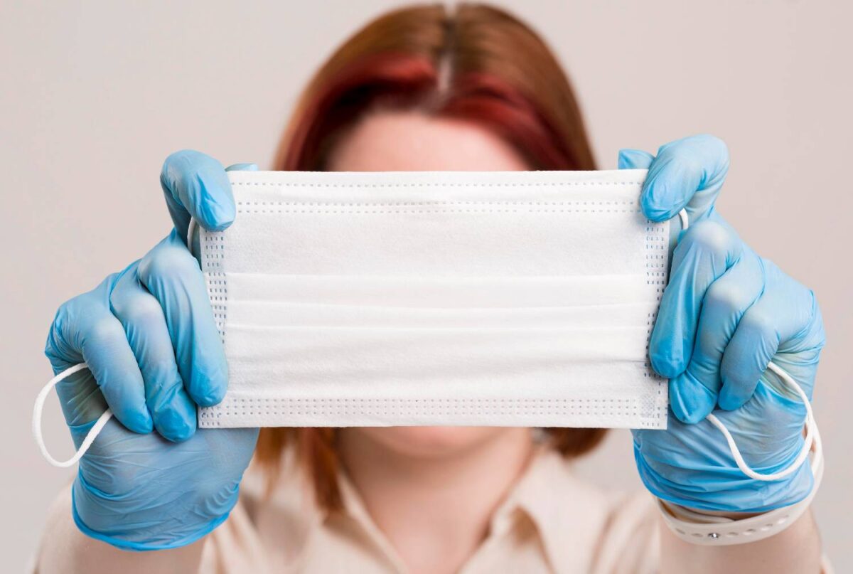 Διπλή μάσκα: Τι θα ισχύσει, πού θα πρέπει να τη φοράμε – Σήμερα οι αποφάσεις