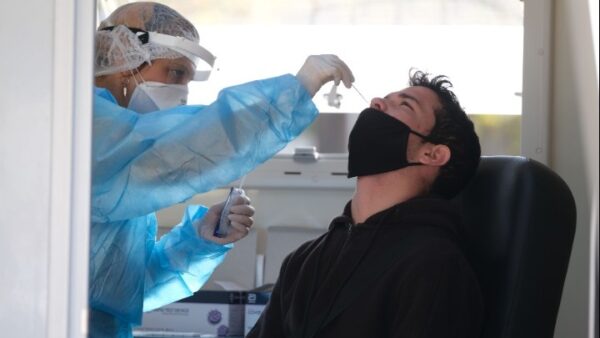 Πόσα rapid test θα κάνουν οι ανεμβολίαστοι σε σχολεία, δημόσιο και εστίαση –  Ποιός θα τα πληρώνει