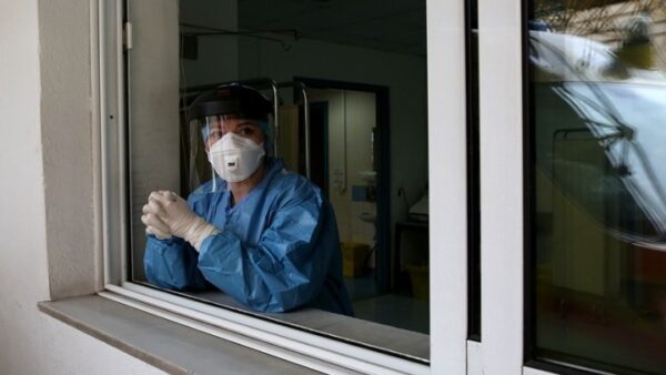 Κορονοϊός – Γκάγκα:  Νέοι άνθρωποι έχουν διασωληνωθεί – Κολλάμε και από την οικογένεια μας