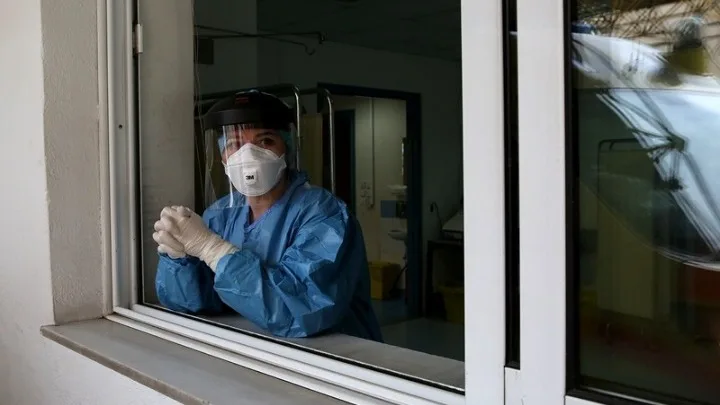 Κορονοϊός – Γκάγκα:  Νέοι άνθρωποι έχουν διασωληνωθεί – Κολλάμε και από την οικογένεια μας