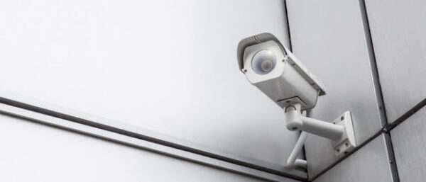 Ο πραγματικός λόγος που τα μάτια μας βγαίνουν κόκκινα στις φωτογραφίες