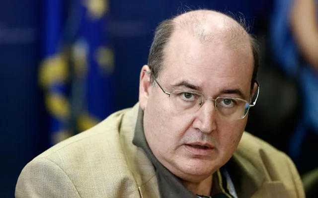 Νίκος Φίλης: «Χιλιάδες προσφυγόπουλα «χάθηκαν» από την εκπαίδευση»