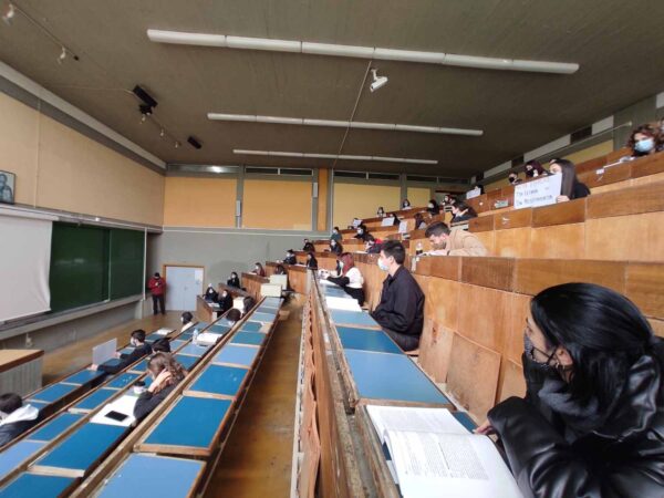 Φοιτητές: Εκατοντάδες φοιτητές σε όλη τη χώρα «ανοίγουν τις σχολές» τους