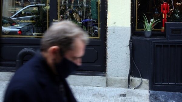 Κορονοϊός – Σαρηγιάννης: Πότε θα κορυφωθεί το τρίο κύμα της πανδημίας