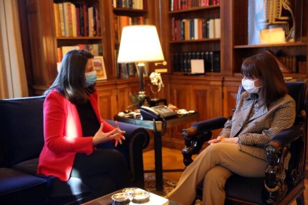 Συνάντηση Κεραμέως με την Πρόεδρο της Δημοκρατίας – Τι είπαν για το άνοιγμα σχολείων