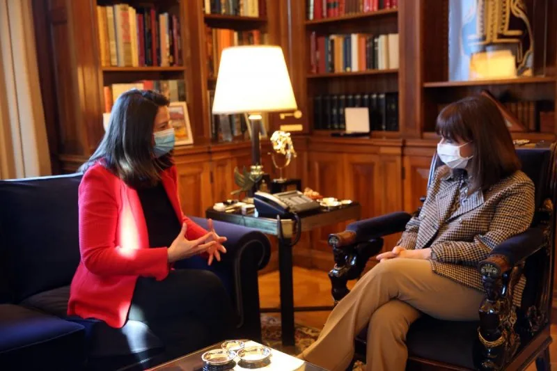 Συνάντηση Κεραμέως με την Πρόεδρο της Δημοκρατίας – Τι είπαν για το άνοιγμα σχολείων