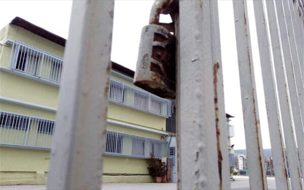 Θεσσαλονίκη: Γκαζάκια σε προαύλιο σχολείου