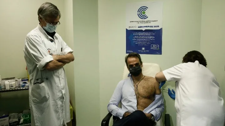Κορονοϊός: Τη δεύτερη δόση του εμβολίου έκανε ο Κυριάκος Μητσοτάκης