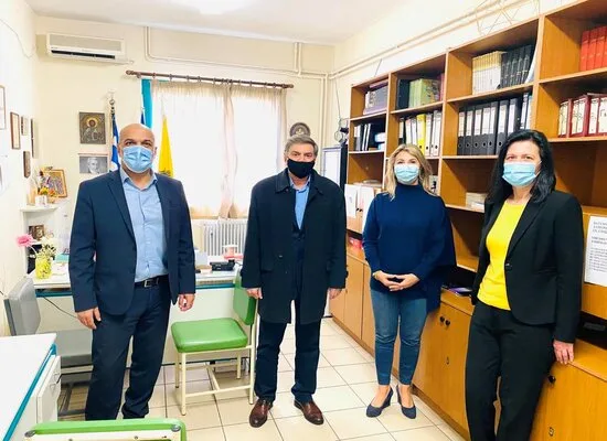 Επίσκεψη της κ. Μακρή σε γυμνάσια και λύκεια της Μαγνησίας