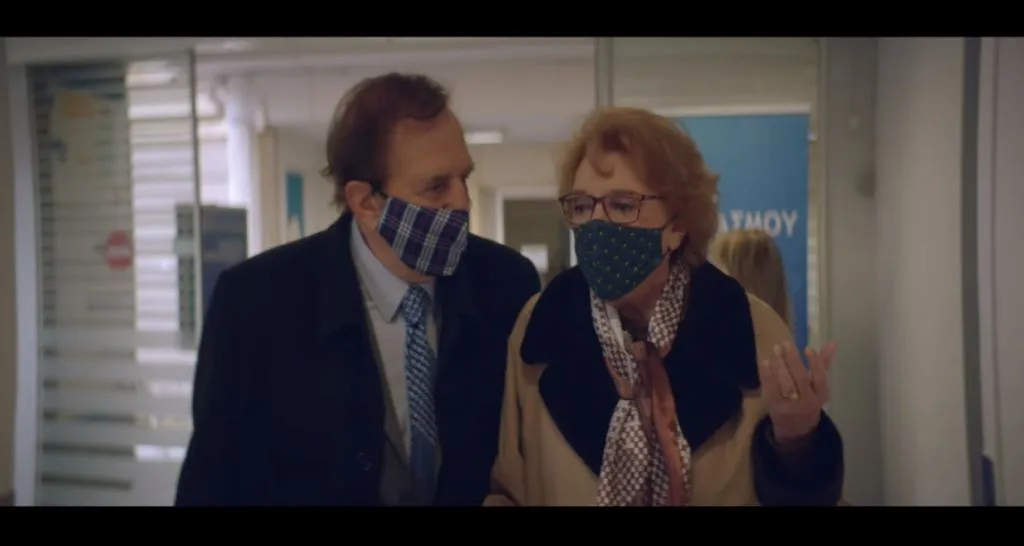 Νέο επεισόδιο: Ο Αντωνάκης η κυρία Κοκοβίκου ξανά μαζί για … εμβολιασμό (video)