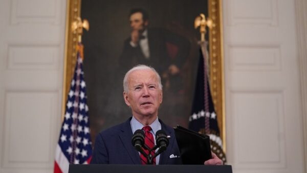 Μπάιντεν: Στρατιωτική βοήθεια ύψους 800 εκατομμυρίων δολαρίων στην Ουκρανία