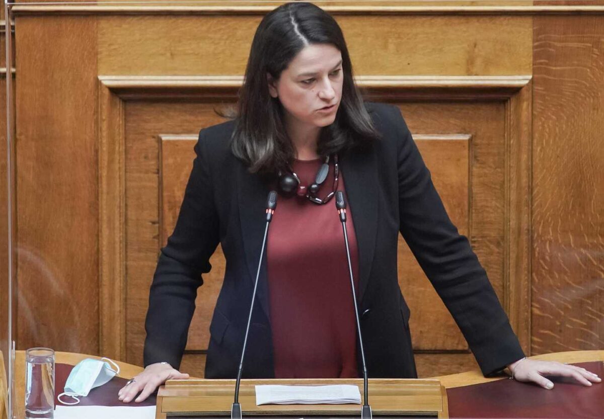 Κεραμέως: Πολλοί κίνδυνοι για τα ανεμβολίαστα παιδιά – Θα κλείσουν τμήματα αν χρειαστεί